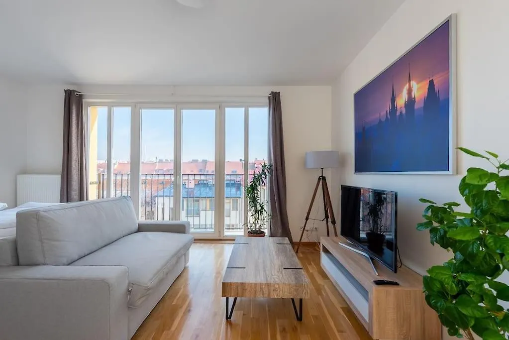 Sunny Safron Apartment Prague