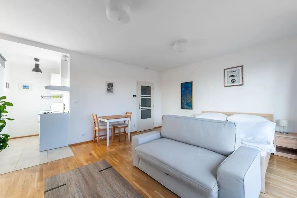 Sunny Safron Apartment Prague