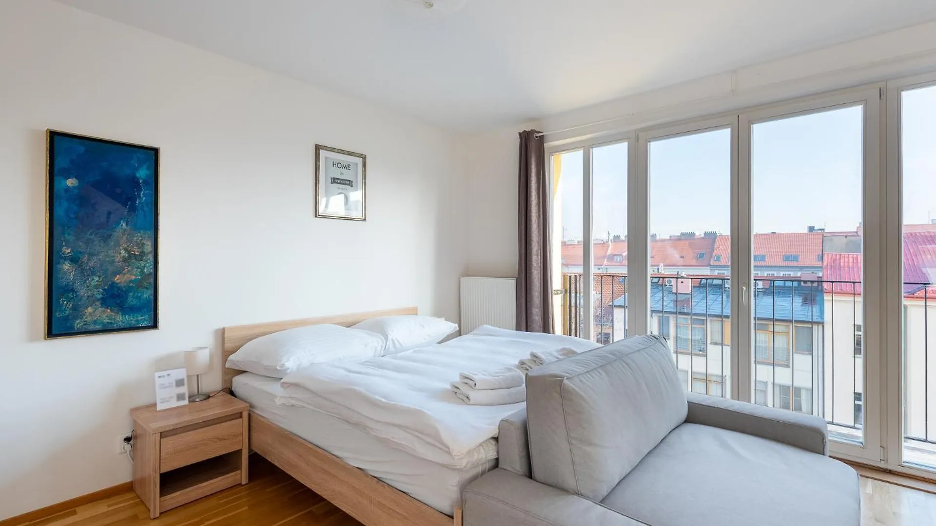 Sunny Safron Apartment Prague