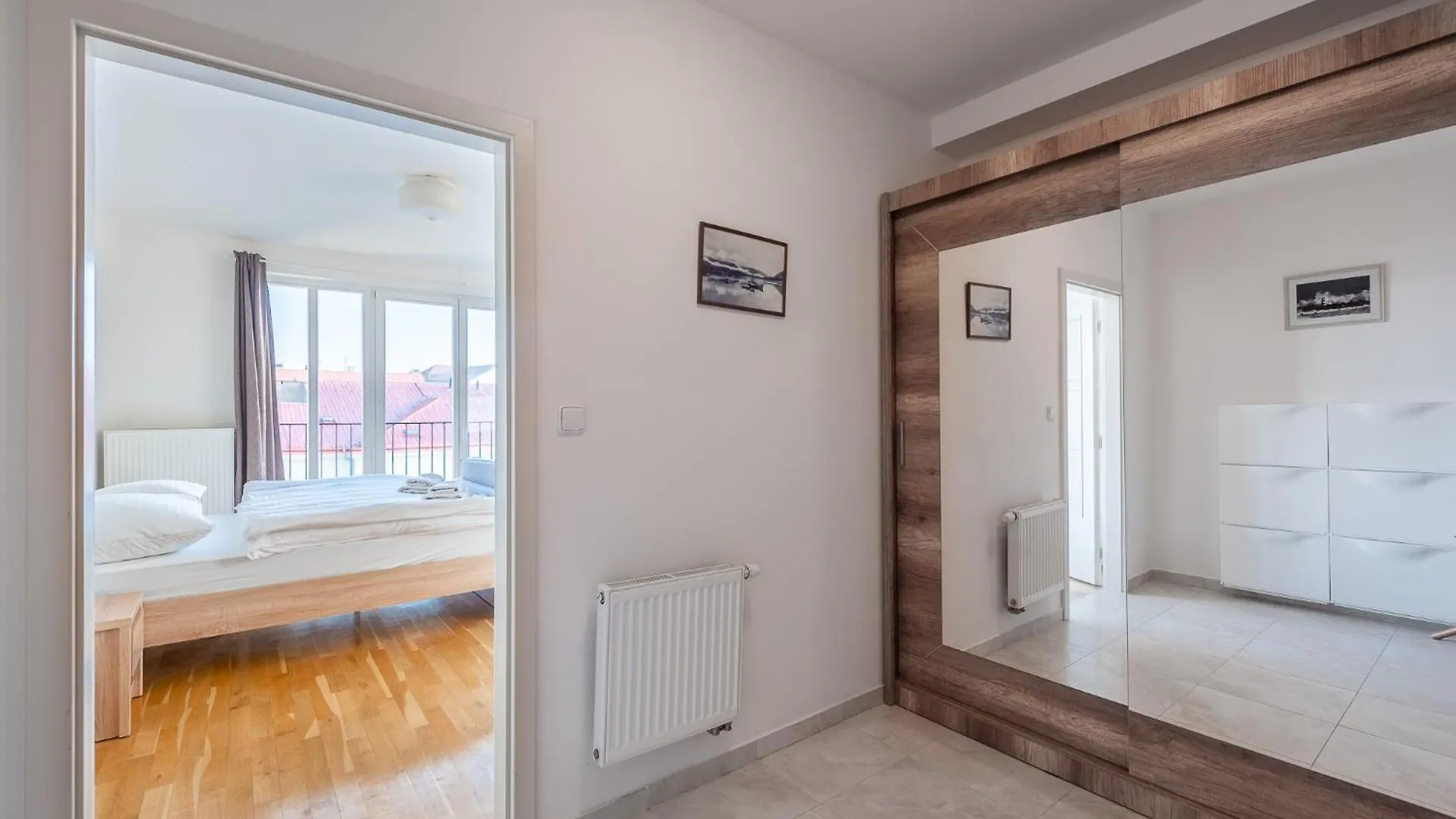 Sunny Safron Apartment Prague