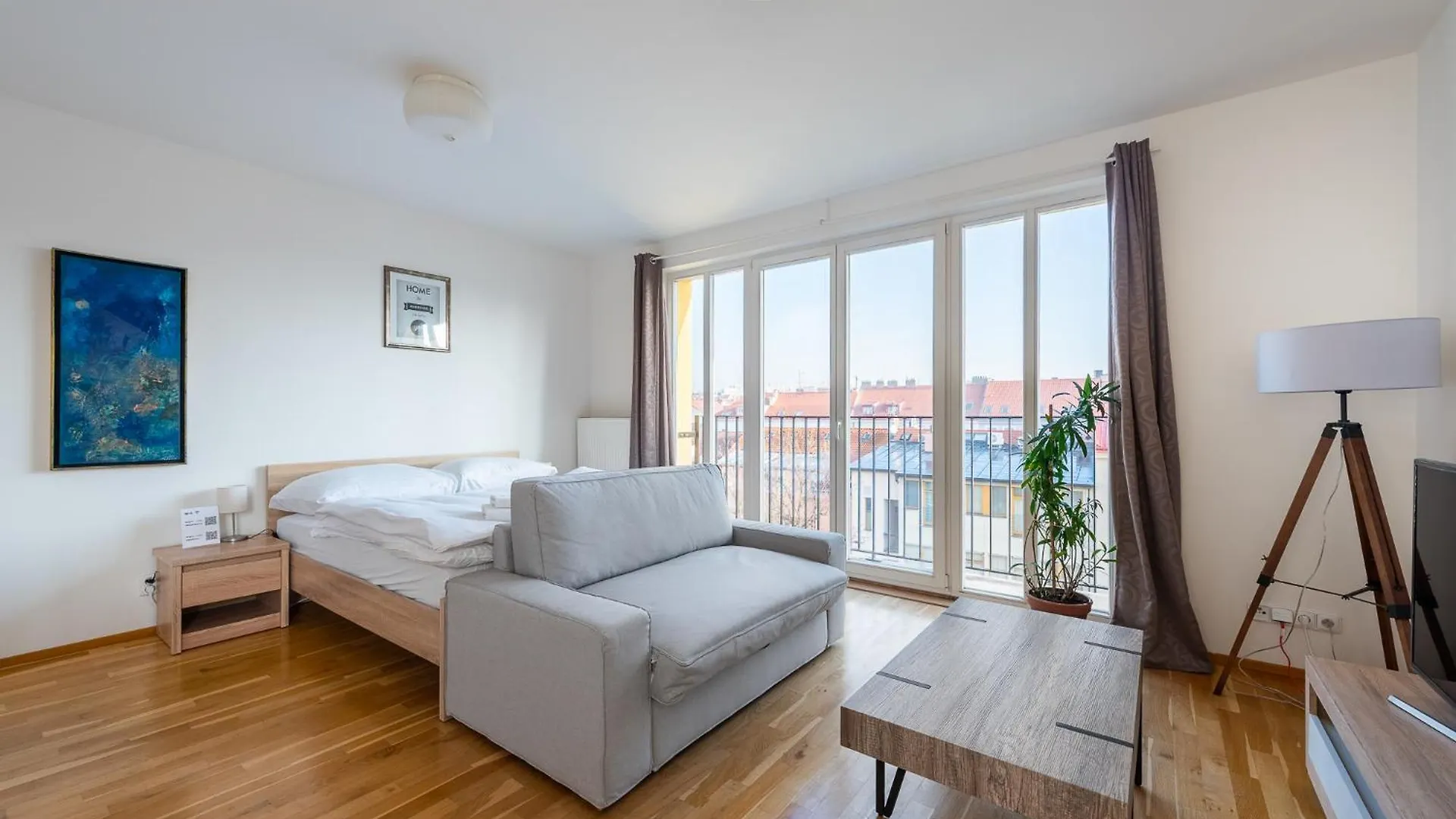 Sunny Safron Apartment Prague