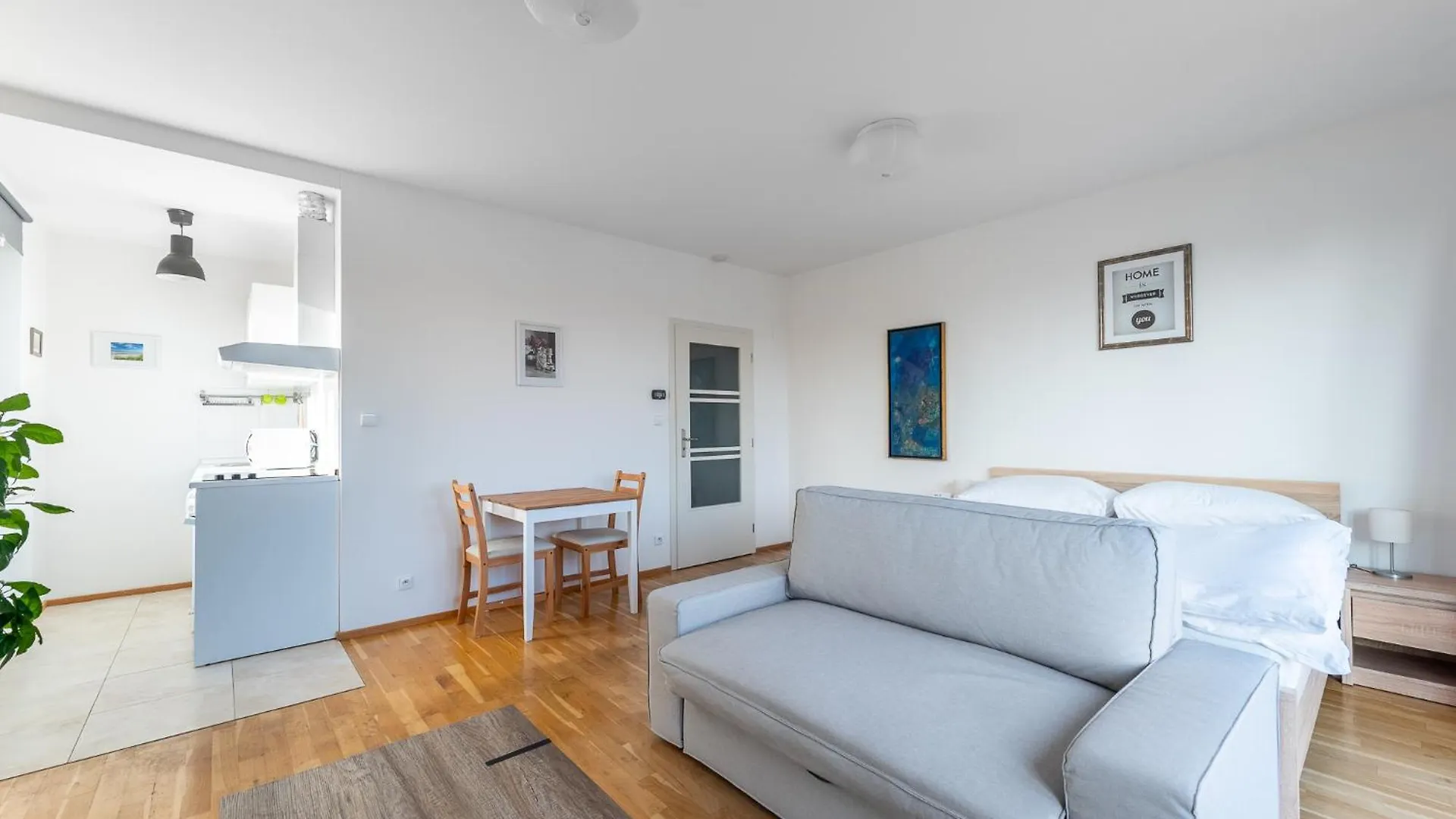 Sunny Safron Apartment Prague