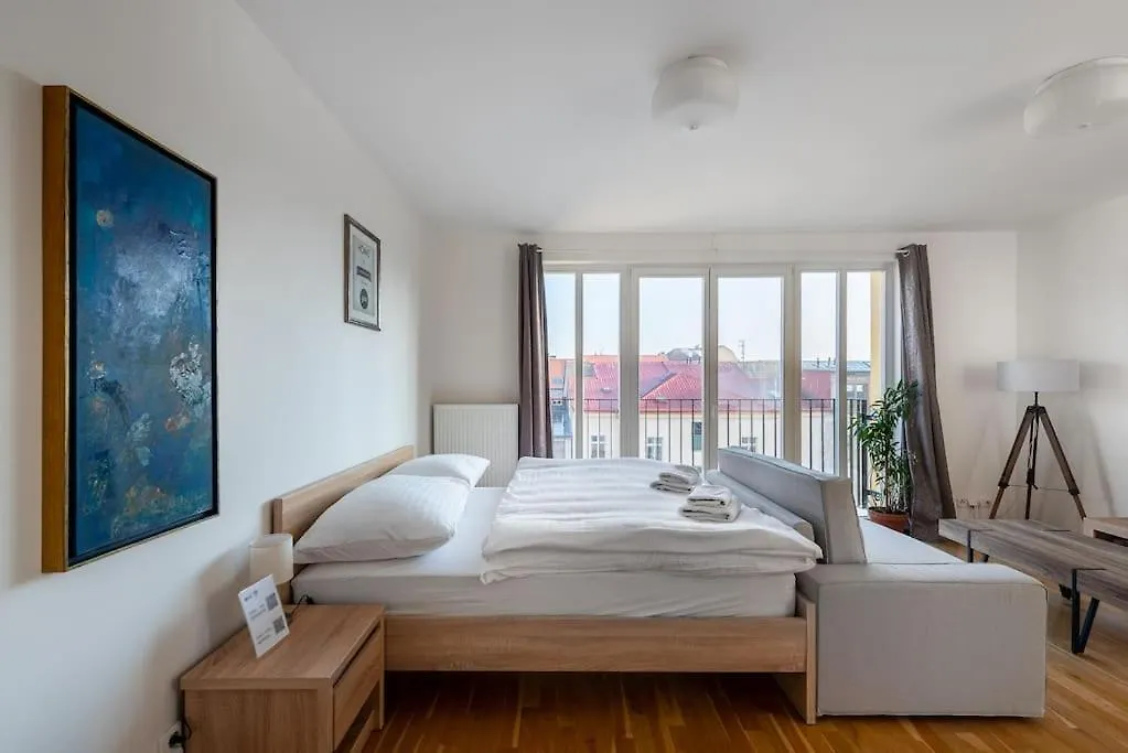 Sunny Safron Apartment Prague