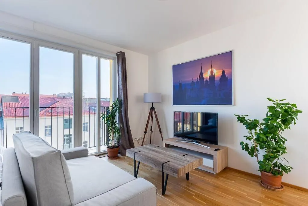Sunny Safron Apartment Prague