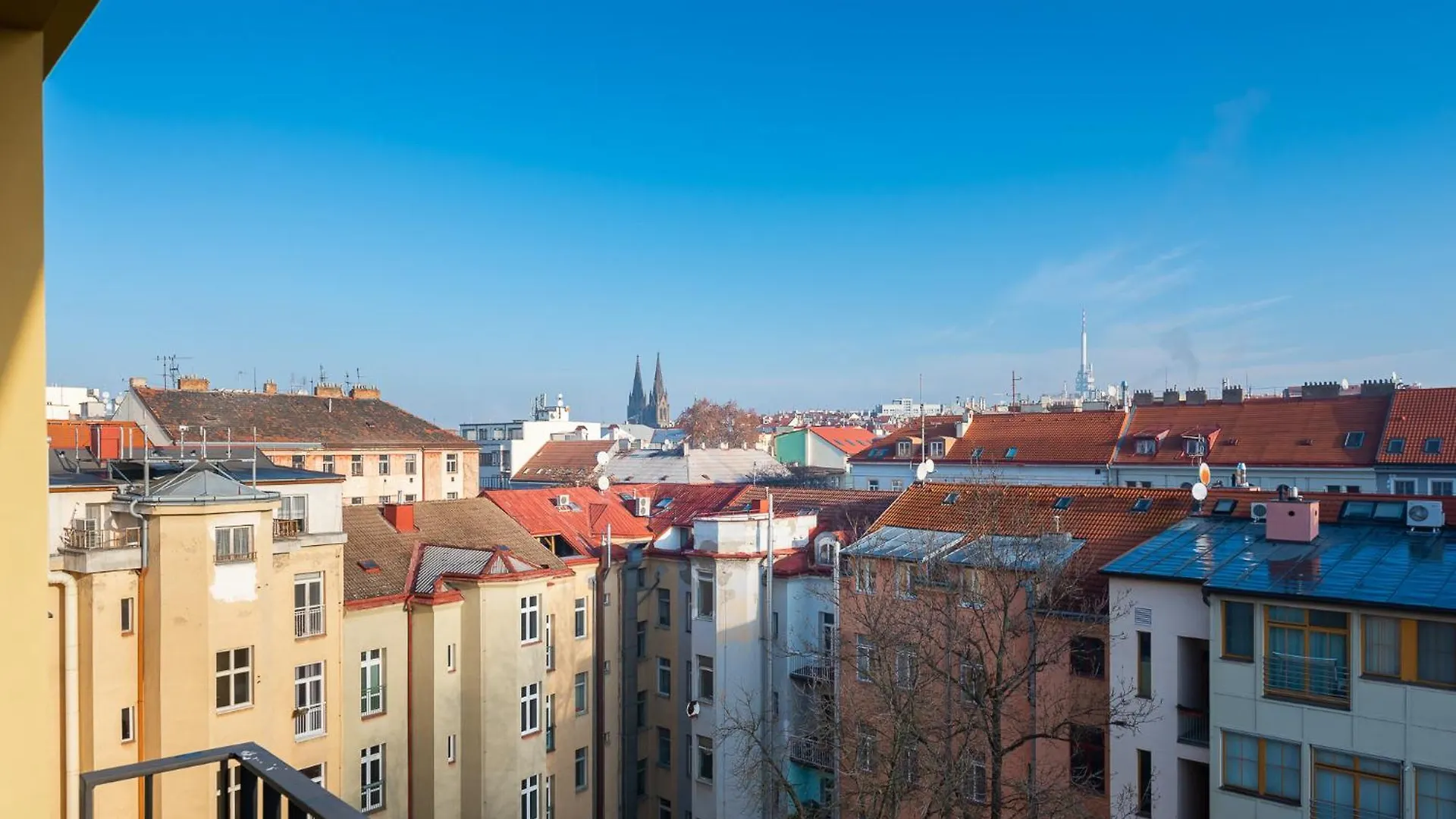 Sunny Safron Apartment Prague