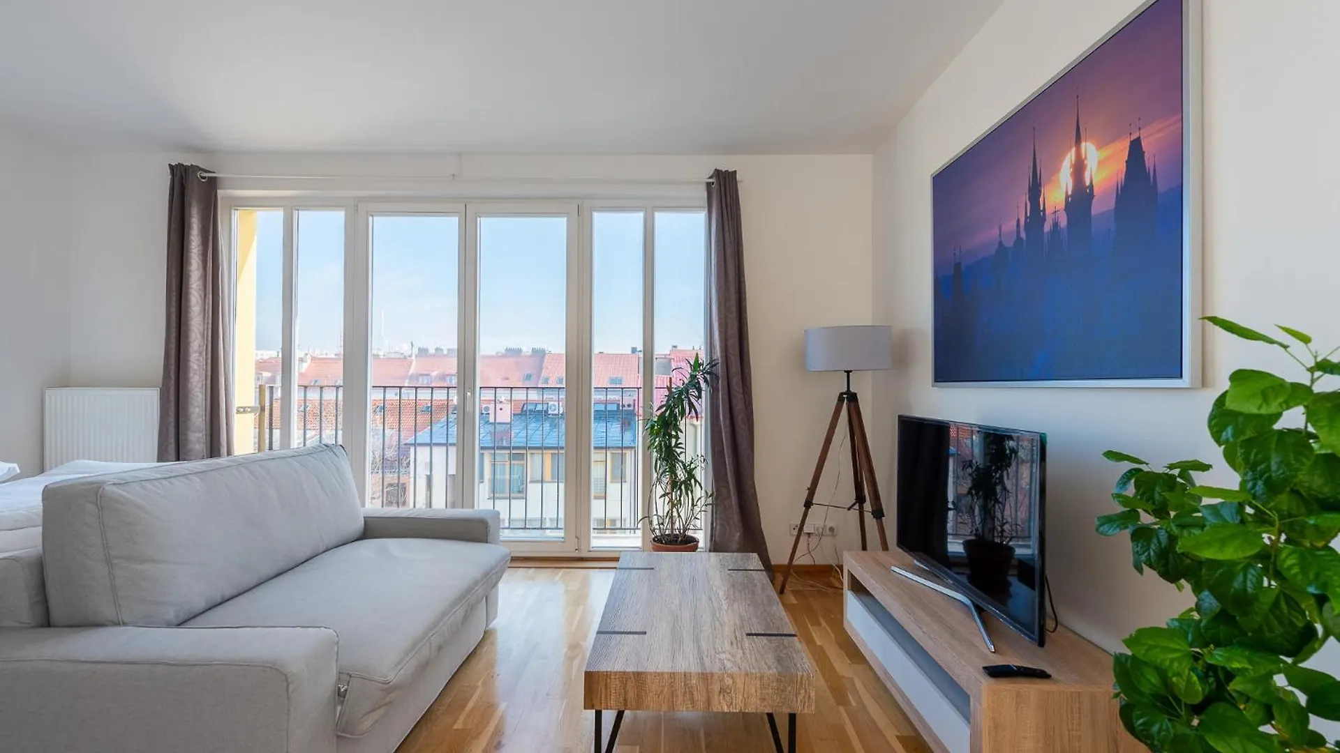 Sunny Safron Apartment Prague